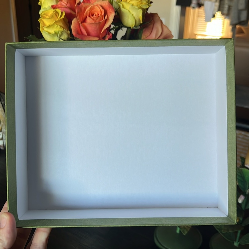 💚Authentic Gucci beauty box in green. Excellent condition💚 - Picture 3 of 7